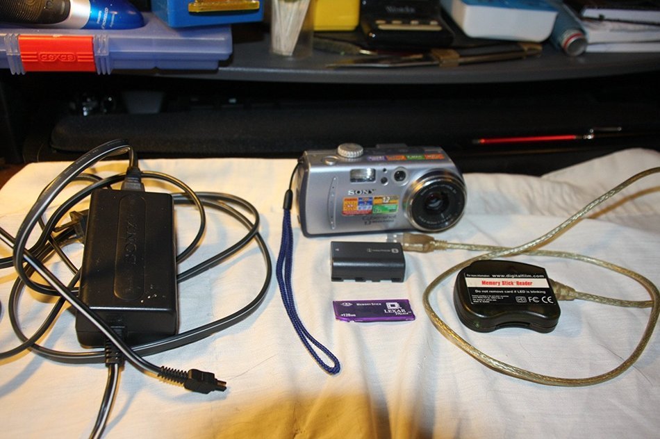 Sony Corporation Sony Digital Still Camera Model# Sony DSC-P30 1.3 MP Megapixels Cyber-Shot Digital Camera w/...