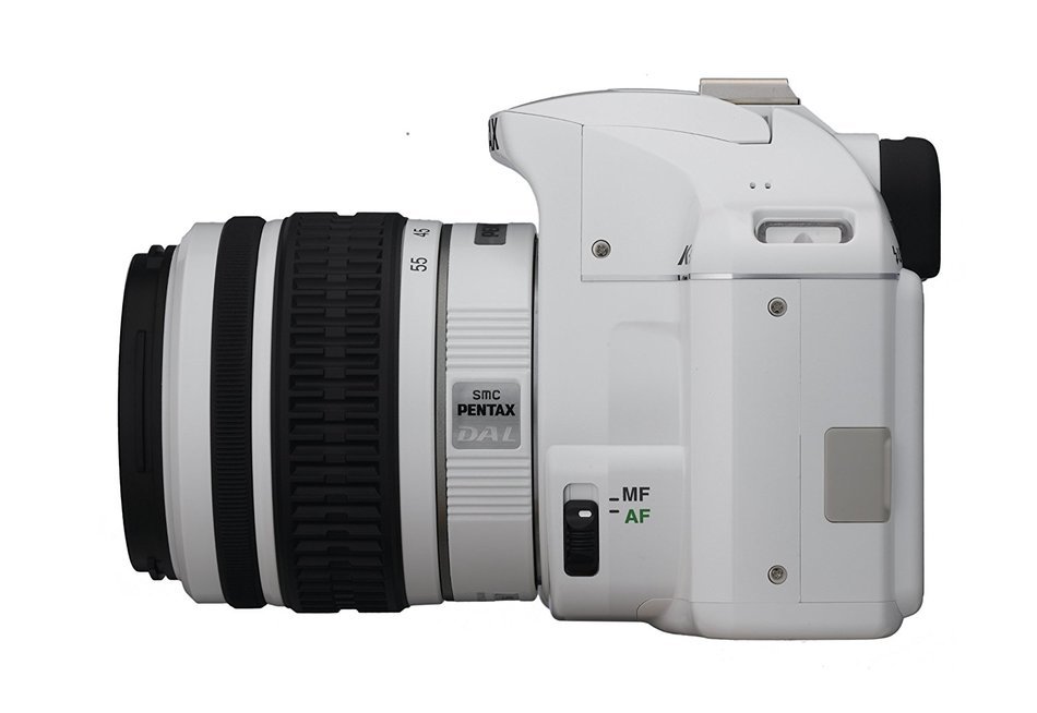 Pentax K-x 12.4 MP Digital SLR with 2.7-inch LCD and 18-55mm f/3.5-5.6 AL Lens (White)