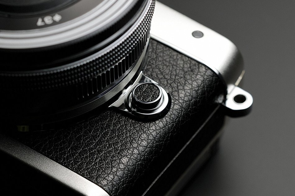 Olympus E-PL7 16MP Mirrorless Digital Camera with 3-Inch LCD with EZ Double Zoom Kit 12-42mm f/3.5-5.6 + 40-150mm... N34