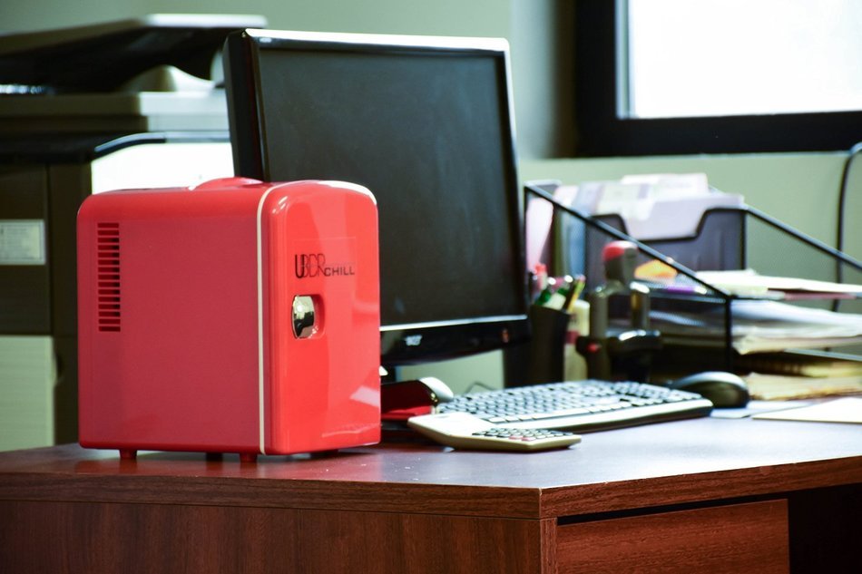 Uber Appliance UB-CH1 Uber Chill 6 can retro personal mini fridge for bedroom, office or dorm (Gun Metal (silver)) N11
