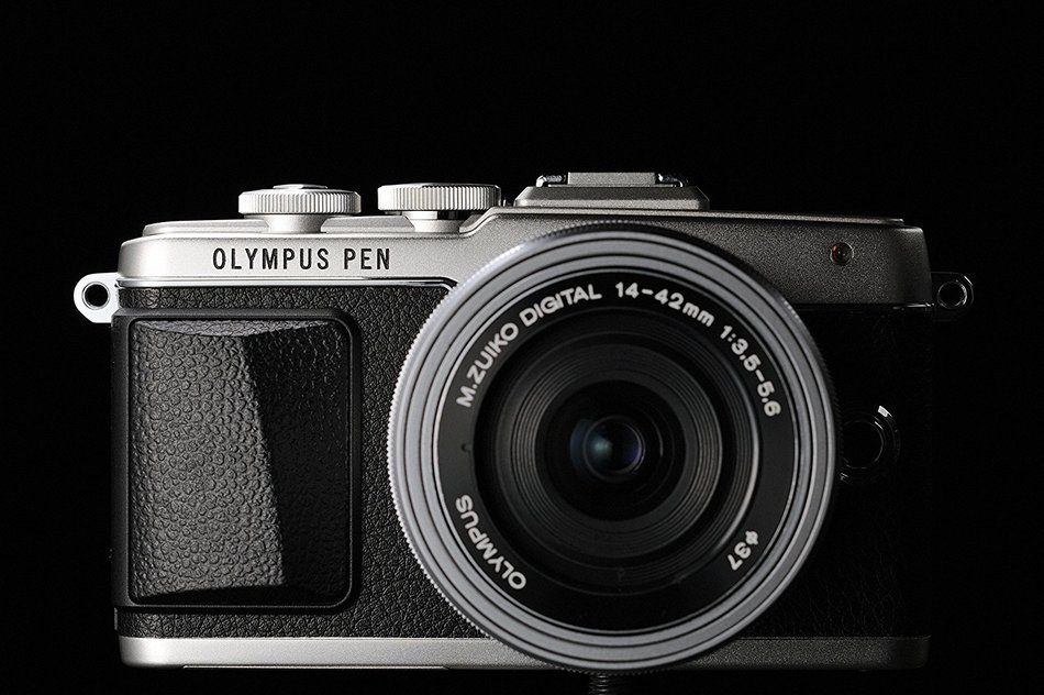 Olympus E-PL7 16MP Mirrorless Digital Camera with 3-Inch LCD with EZ Double Zoom Kit 12-42mm f/3.5-5.6 + 40-150mm... N44