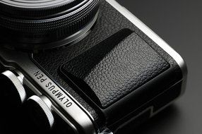 Olympus E-PL7 16MP Mirrorless Digital Camera with 3-Inch LCD with EZ Double Zoom Kit 12-42mm f/3.5-5.6 + 40-150mm... N55