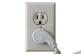SF Cable, 2ft Ultra Low Profile Angle NEMA 5-15P to 5-15R with 24 inches 16/3 AWG SJT
