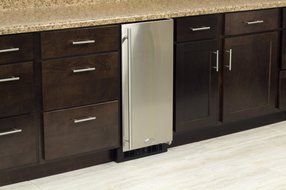 AGA Marvel 30IMA673 ADA Under Counter Ice Machine, White Cabinet and Left Hinge White Door, 15-Inch N5