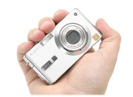 Panasonic Lumix DMC-FX7S 5MP Digital Camera with 3x Image Stabilized Optical Zoom (Silver) N4
