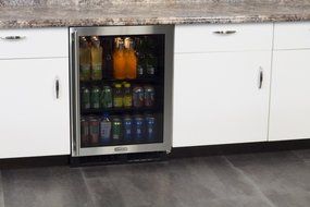 Marvel ML24BCG0RS Beverage Center, Glass Door, Right Hinge, 24-Inch, Stainless Steel