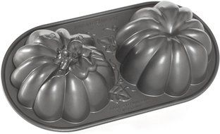 Nordic Ware Haunted Skull Cakelet Pan, Bronze N5