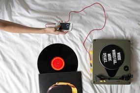 Gadhouse Brad Vintage Record Player 3-speed Turntable Built in Bluetooth, Stereo Speakers, Headphone Jack, Aux... N4