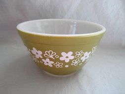 Vintage 1970&#039;s Pyrex &quot; Spring Blossom&quot; Green Mixing Nesting Batter Bowl - 1.5 Pint #401