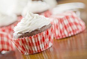 Fox Run Red Gingham Bake Cups, 50 Bake Cups