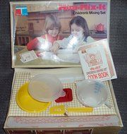 Vintage Tupperware Mini Mix It Mixing Bowl Baking Set for Chlldren