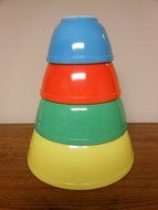Pyrex &quot;Primary Colors&quot; Mixing Bowl Set of 4