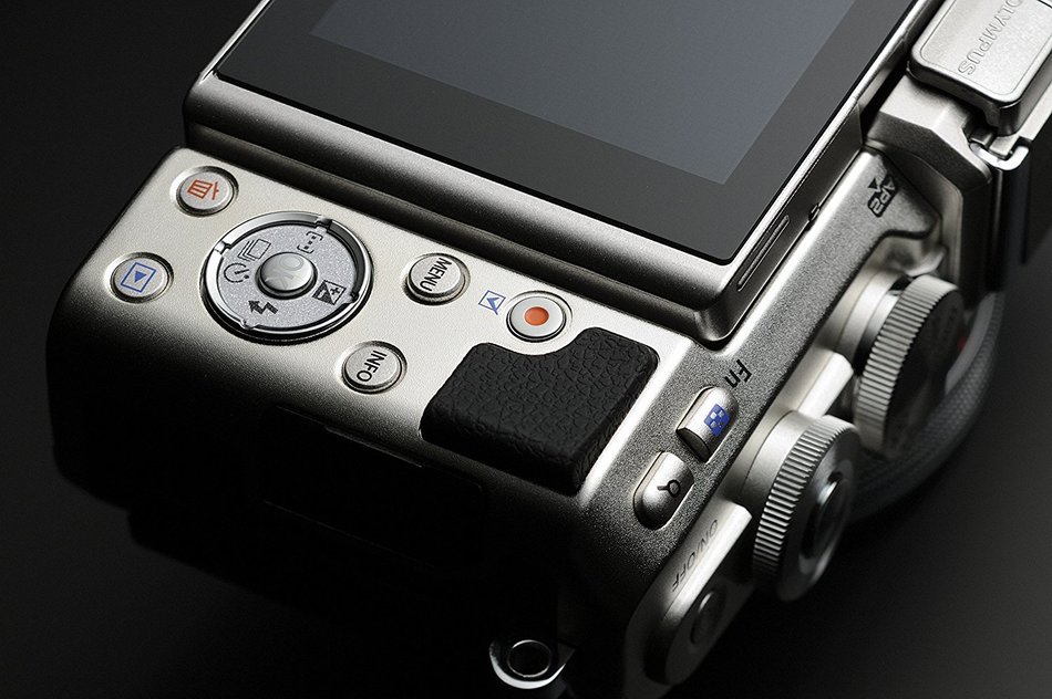 Olympus E-PL7 16MP Mirrorless Digital Camera with 3-Inch LCD with EZ Double Zoom Kit 12-42mm f/3.5-5.6 + 40-150mm... N54