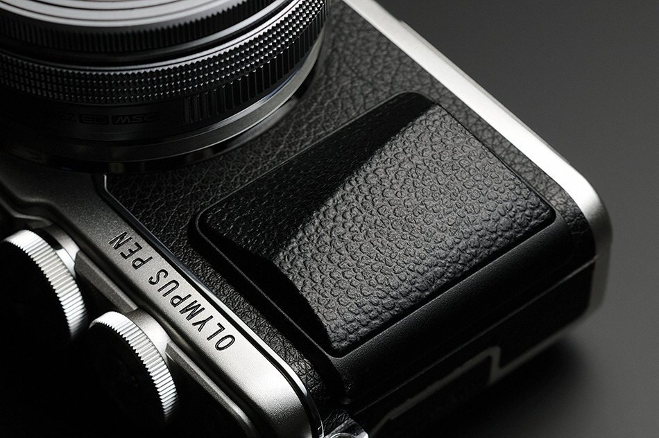 Olympus E-PL7 16MP Mirrorless Digital Camera with 3-Inch LCD with EZ Double Zoom Kit 12-42mm f/3.5-5.6 + 40-150mm... N55