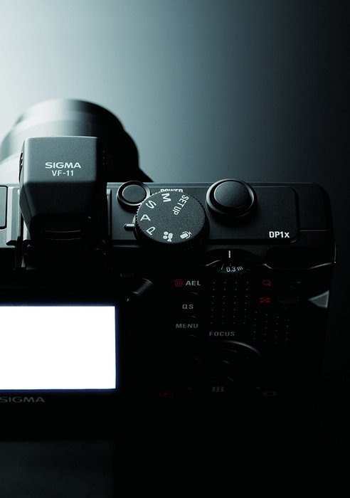 Sigma DP1x 14MP FOVEON CMOS Sensor Digital Camera and 2.5 Inch LCD N4