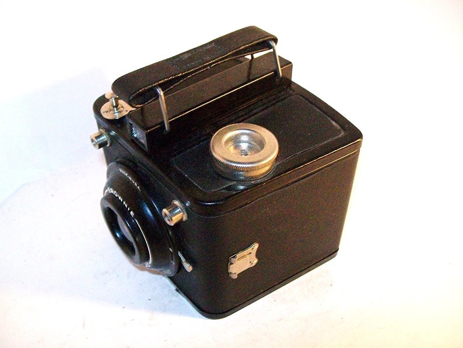 Vintage Kodak Brownie Flash Six-20 Box Camera N2