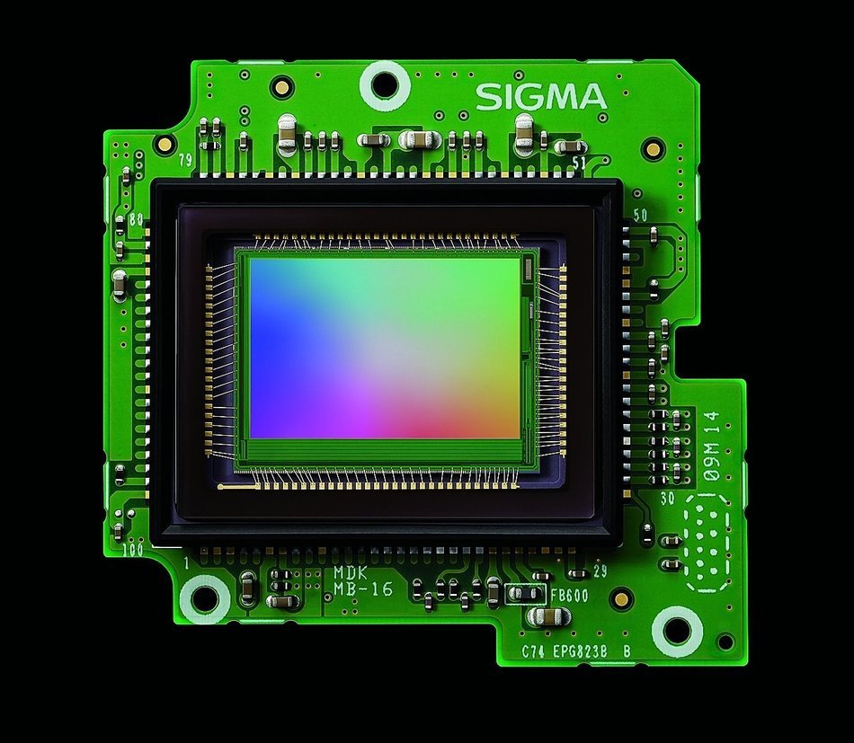 Sigma DP1x 14MP FOVEON CMOS Sensor Digital Camera and 2.5 Inch LCD N5