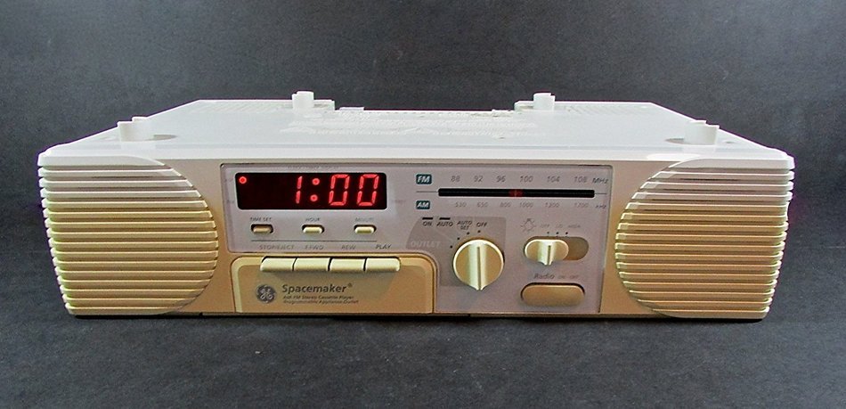 Vintage Black & Decker Spacemaker Under Counter AM FM Radio Cassette Player N3
