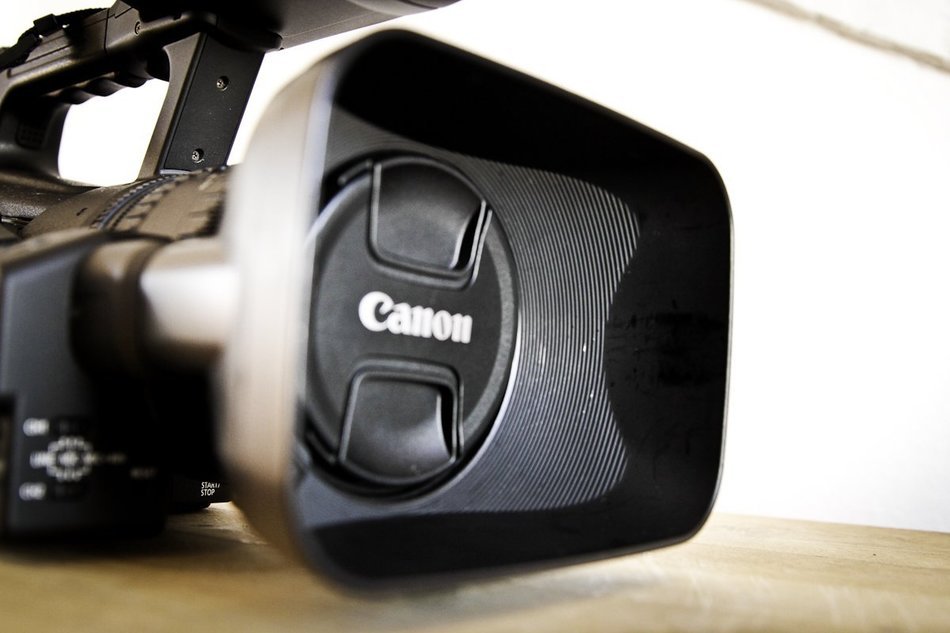Canon XF300E (XF300 PAL)Professional PAL Camcorder N4