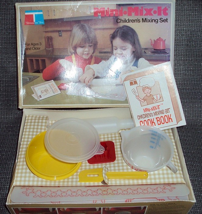 Vintage Tupperware Mini Mix It Mixing Bowl Baking Set for Chlldren