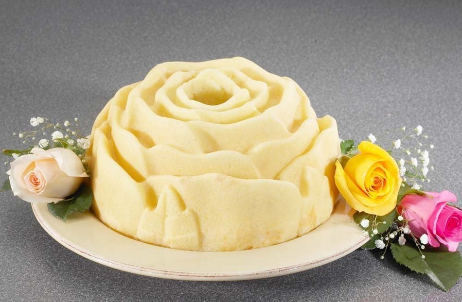 Nordic Ware Platinum Rose Cast Aluminum Bundt Pan N5