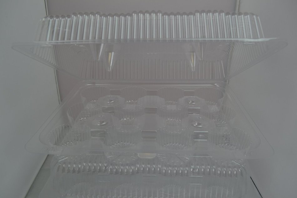 Oasis Supply 24 12-Compartment Cupcake & Muffin Container with Hinged Lid, Clear N4