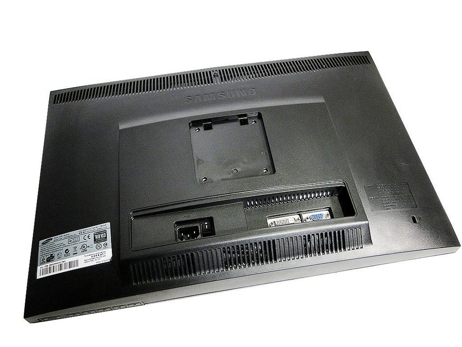 Samsung B2240W Black 22" WideScreen Screen 1680 x 1050 Resolution LCD Flat Panel Monitor