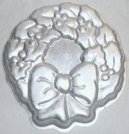 Wilton Cake Pan: Holiday Wreath (502-1484, 1980) N2