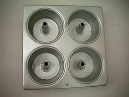 Wilton 4 Cavity Mini Angel Food Cake Pan