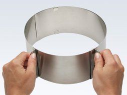 CHG 9856VF-07 3-Piece Cake Baking Set Cake Platter 30 cm Shatter-Proof Lid H 11 cm Cake Ring Fully Adjustable... N8