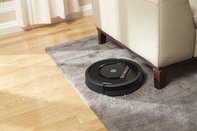 iRobot Roomba 880 Cleaner, Aeroforce Robotic Vacuum Cleaning Robot for Pets and Allergies, Black, with Battery... N4