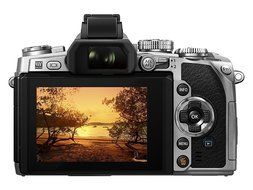 Olympus E-M1 Body 16 Mpix Silver Kit Incl. EZ-M1240 PRO black, V207017SE000 (Incl. EZ-M1240 PRO black Lens hood...