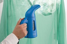 Quick Steam Commercial Grade 900 Watt Fabric Steamer, 60 Second Fast-Heat Aluminum Heating Element Quickly Removes... N4