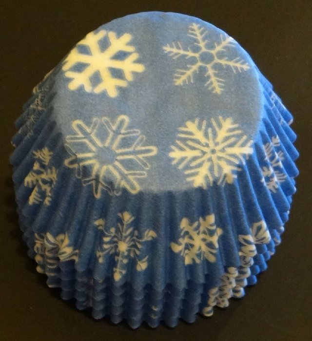 100 Snowflake Cupcake Liners FROZEN Movie Baking Cups STANDARD SIZE BC-16-100