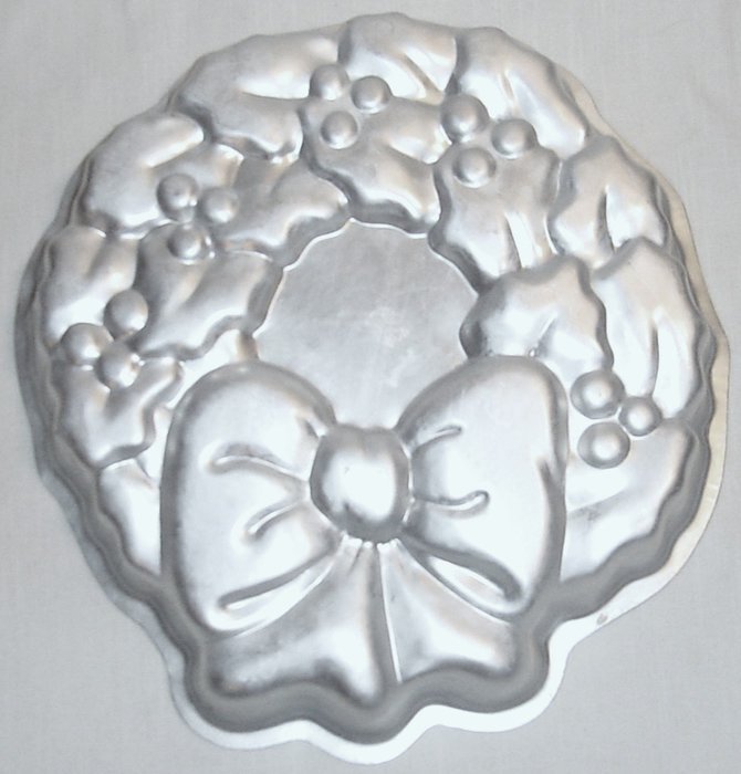 Wilton Cake Pan: Holiday Wreath (502-1484, 1980) N2