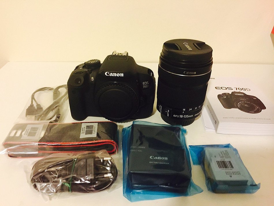 Canon EOS 700D + EF-S 18-55mm 3.5-5.6 IS STM - International Version (No Warranty) N2