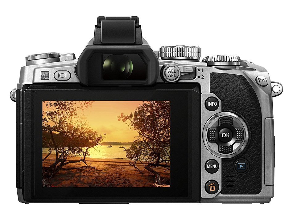Olympus E-M1 Body 16 Mpix Silver Kit Incl. EZ-M1240 PRO black, V207017SE000 (Incl. EZ-M1240 PRO black Lens hood...