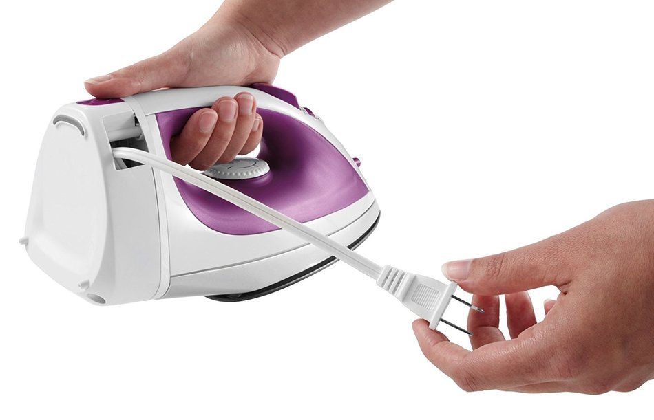 Sunbeam GCSBCL-201 Steam Master Retractable Cord Iron
