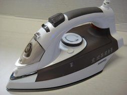 Daewoo DSI-9255 2200-watt Auto-Shut Off Steam Iron, 220V