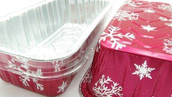 Disposable Aluminum Holiday 2 lb. Loaf Pans with Clear Snap on Lid #9401X (10) N2