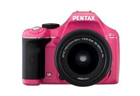 Pentax K-X 12.4 Megapixel Digital SLR and 18-55mm f/3.5-5.6 DAL AL Lens (Pink) N2