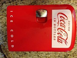 Koolatron Cocoa-Cola Personal 6-Can Mini Fridge N2
