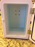 Koolatron Cocoa-Cola Personal 6-Can Mini Fridge N3