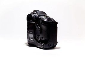 Canon EOS-1Ds 11.1MP Digital SLR Camera (Body Only)