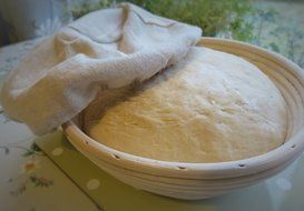 Banneton Proofing Basket Set (4 pieces) - Premium 8.5 Inch Round Bread Proofing Brotform, Dough Scraper, Linen...