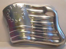 Wilton 1974 Patriotic 13 USA Colonies Old Glory Stars and Stripes American US Flag Cake Pan (502-283) Vintage...