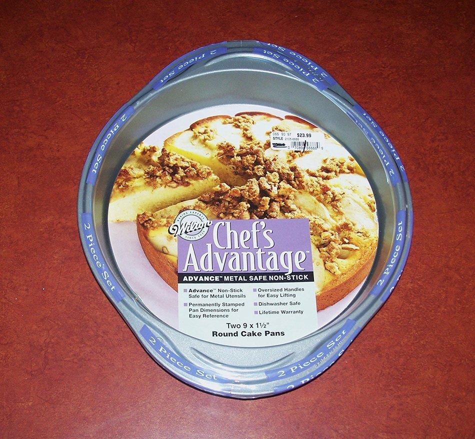 Wilton Chef's Advantage Round Cake Pans - Set of Two 9" Pans.