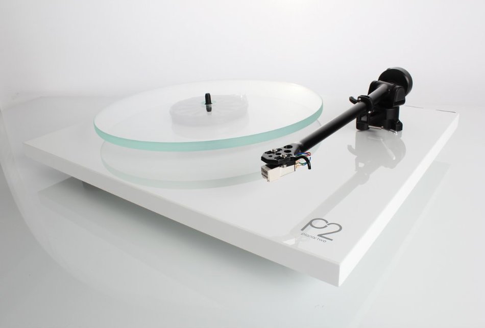 REGA Planar 2 Turntable- White
