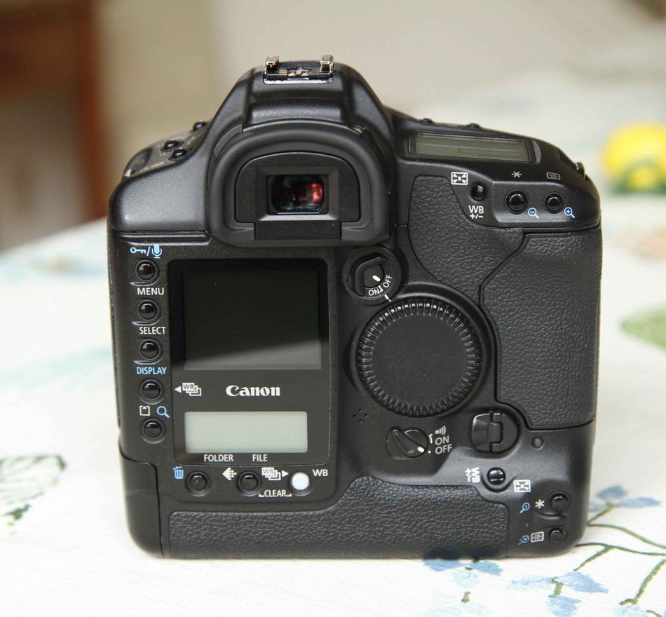 Canon Eos 1ds Mark Ii 167mp Digital Slr Camera Body Only Free Image Download