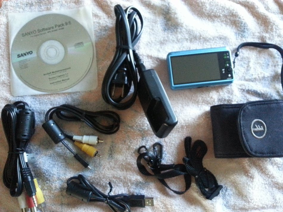 Blue Sanyo VPC-X1400 14mp Digital Camera with Wide Angle 4x Optical Zoom N4